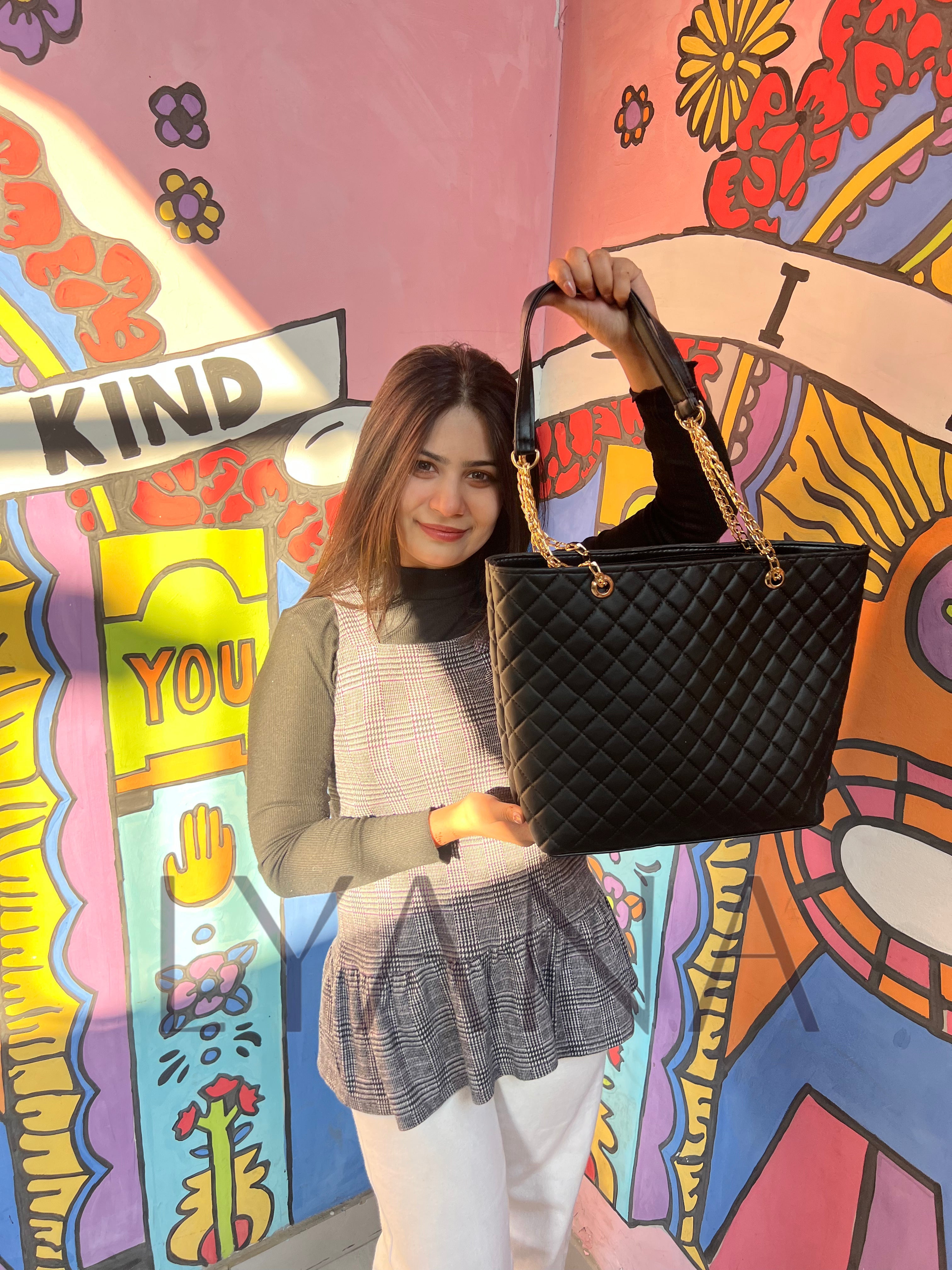Lyana Chris Tote
